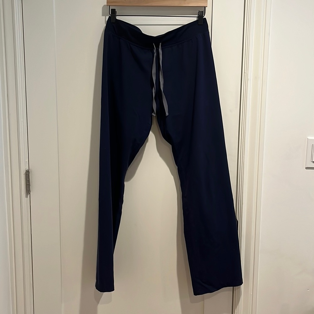 Figs Livingston Bottoms in Navy